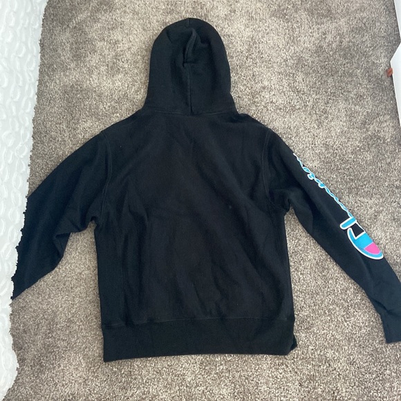 sweatshirt - Picture 2 of 2